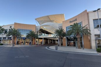 Downtown Summerlin Rose From a Stalled Las Vegas Mall Project: Today, It Draws 20 Million Visits a Year 21 Downtown Summerlin