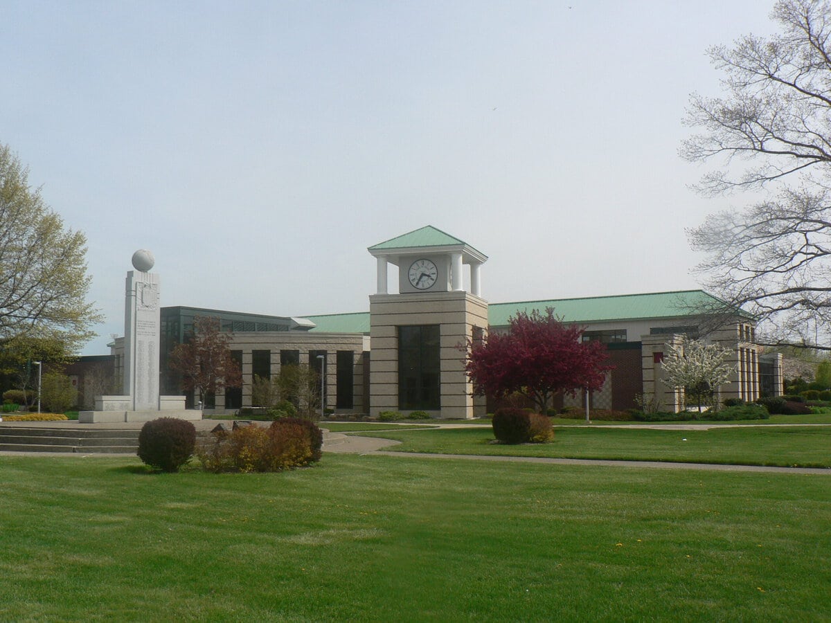 Lake Erie Access and $150,000 Home Values: Living in Euclid, Ohio 5 Euclid city library, Ohio