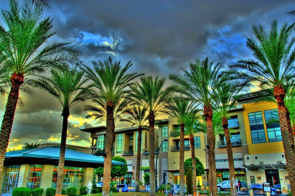 Kierland Commons opened on the Phoenix-Scottsdale line with no roof and no anchor, and the format spread across Arizona 11 Kierland Commons