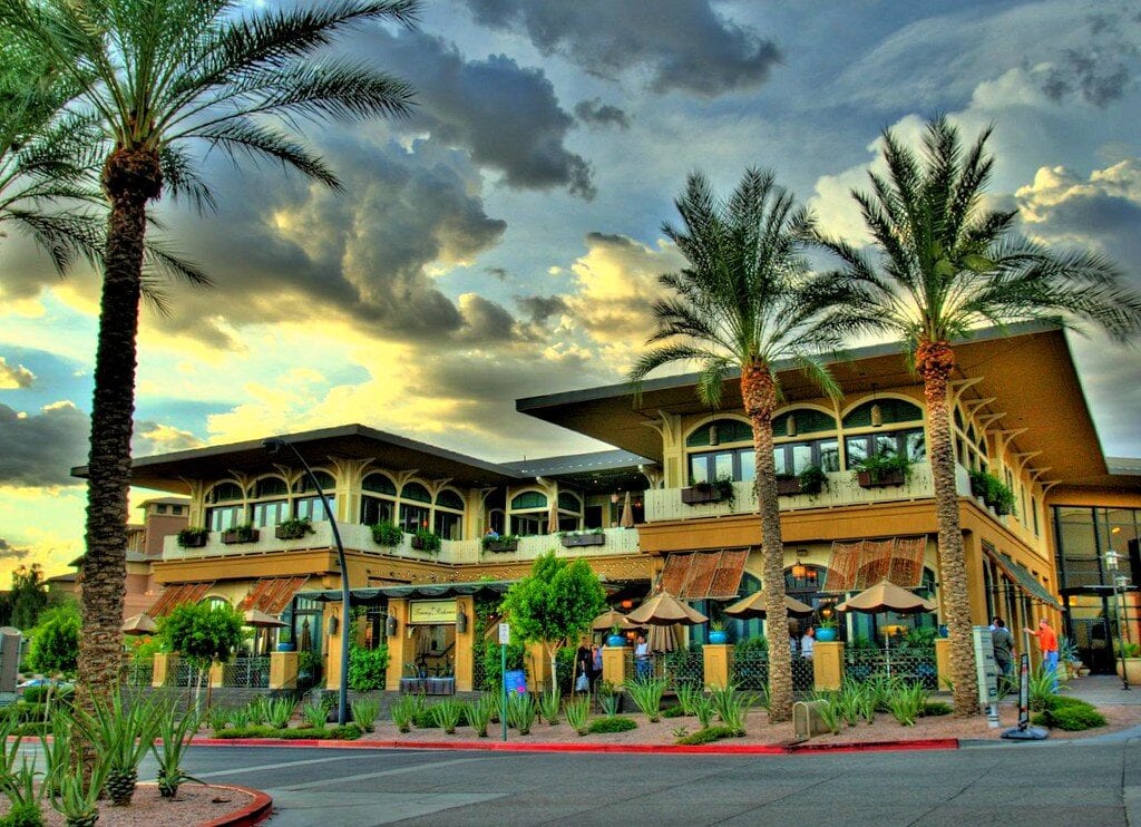 Kierland Commons opened on the Phoenix-Scottsdale line with no roof and no anchor, and the format spread across Arizona 8 Kierland Commons