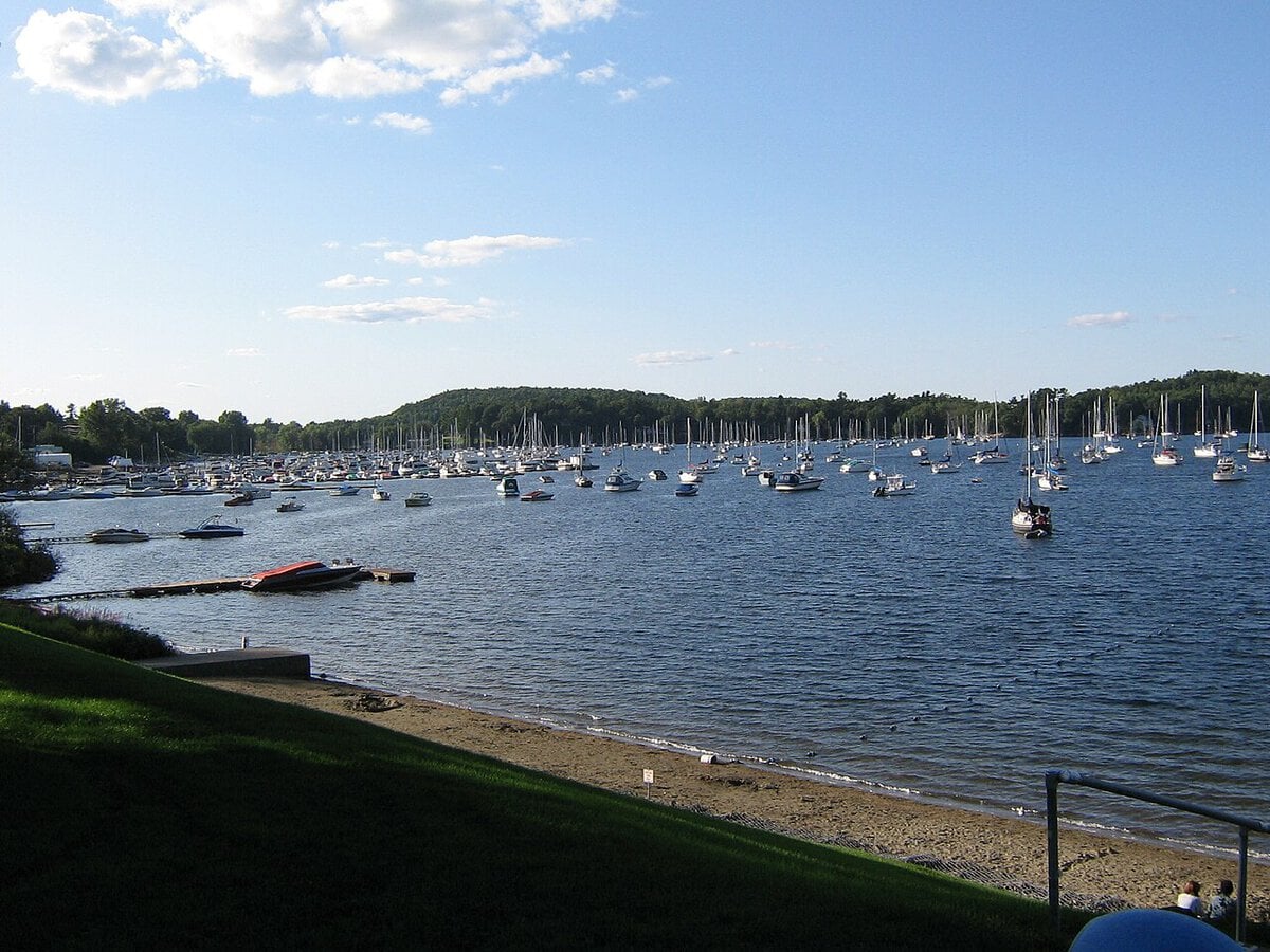 This Lake Champlain Town in Vermont Has Yards, Condos, Waterfront Homes, and a Price Problem
