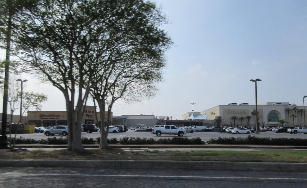 Lakeside Shopping Center