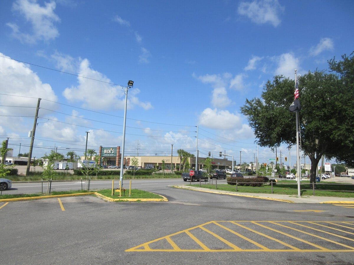 Lakeside Shopping Center