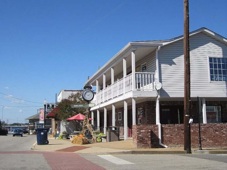 South of Memphis, a Growing Mississippi City Trades Walkability for Space