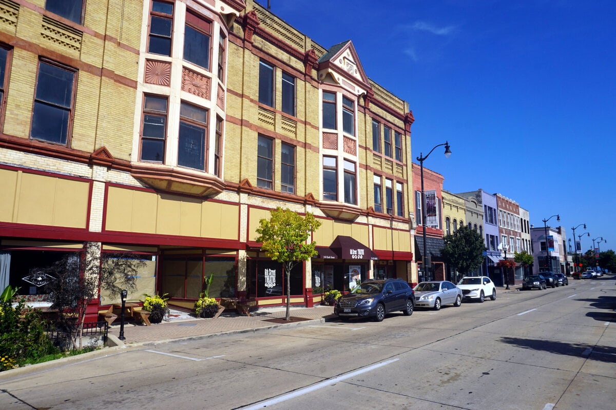 Between Milwaukee and Chicago, a Wisconsin City Ordinary Buyers Can Still Afford 19 Racine, Wisconsin