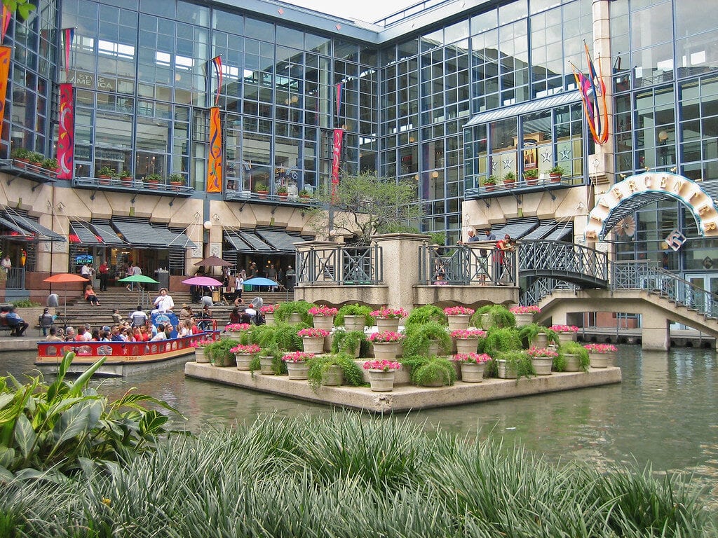 Rivercenter Mall