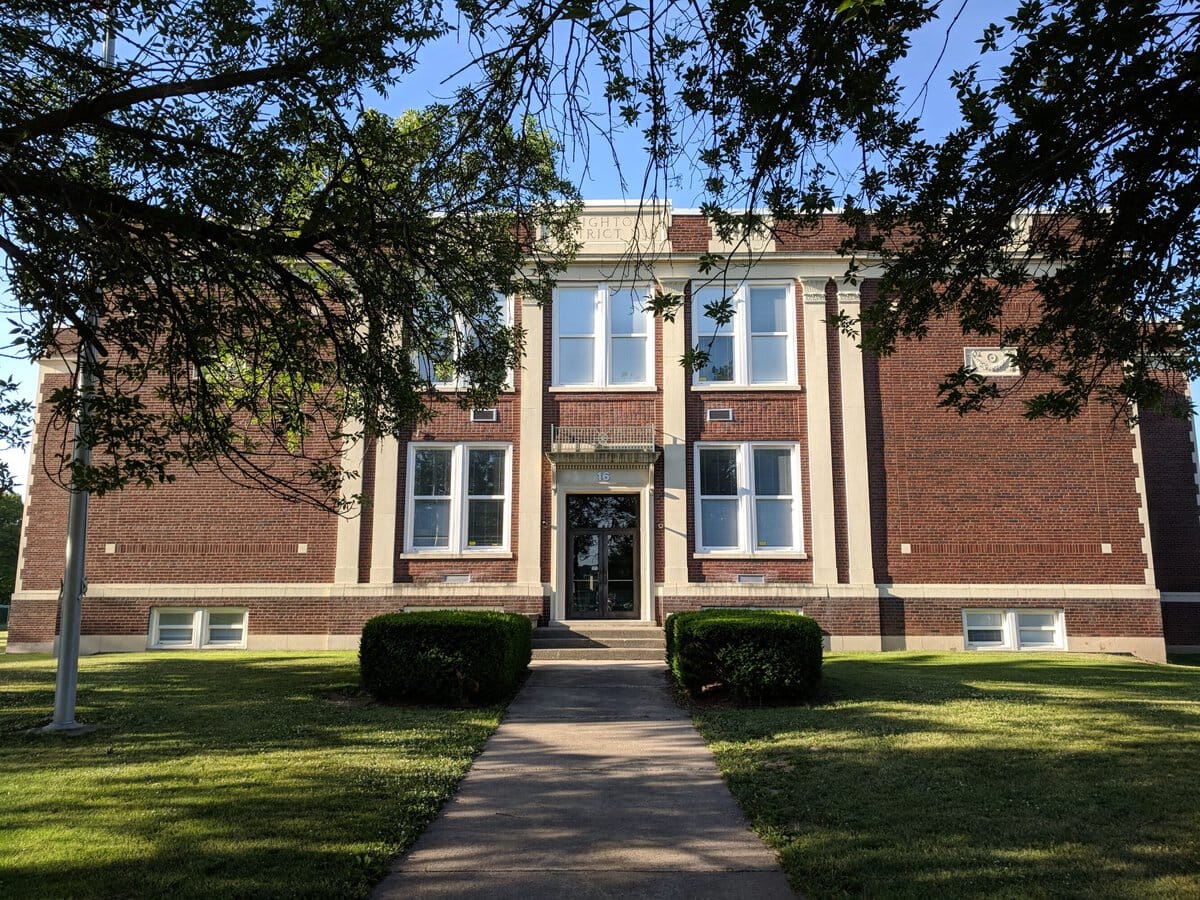 A Rochester-Side New York Town Where Everyday Life Comes at a Premium 10 Twelve Corners Middle School