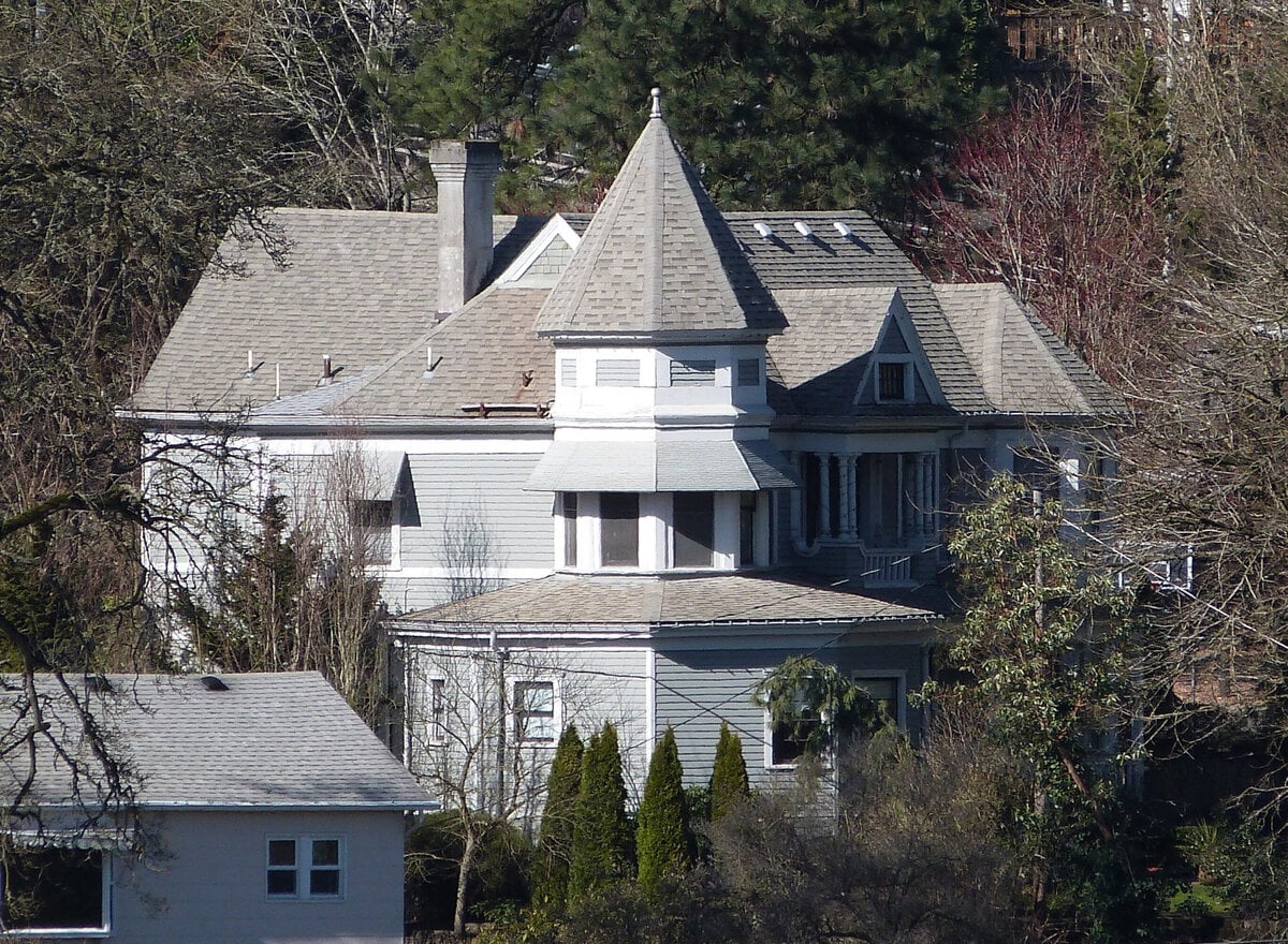 This Oregon Town Sits Beside the Biggest Waterfall in the Pacific Northwest. Should You Retire There? 6 West Linn, OR