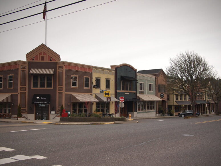 This Oregon Town Sits Beside the Biggest Waterfall in the Pacific Northwest. Should You Retire There?