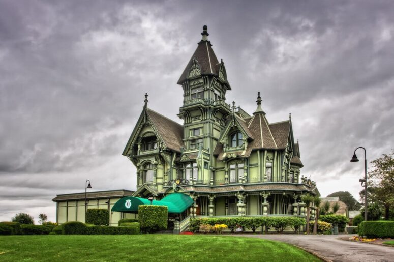 Carson Mansion in Eureka, CA Draws Photographers to the Sidewalk. Only About 350 Members Get Through the Door.