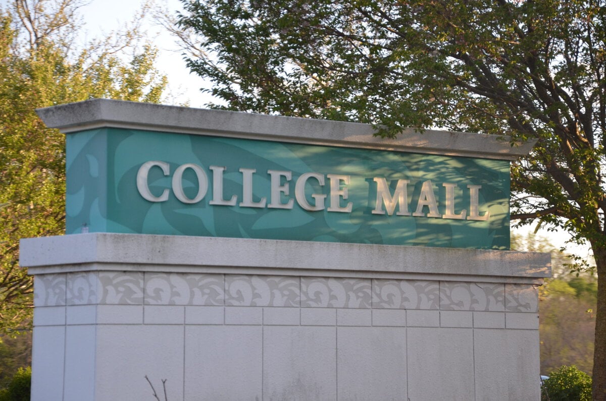 College Mall Sign