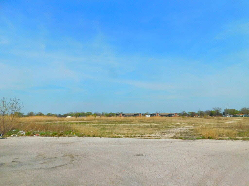 Dixie Square Mall in Harvey, IL Has Been Gone Since 2012. The City Wants a 500,000-Square-Foot Warehouse There. 7 Dixie Square Mall in Harvey, IL