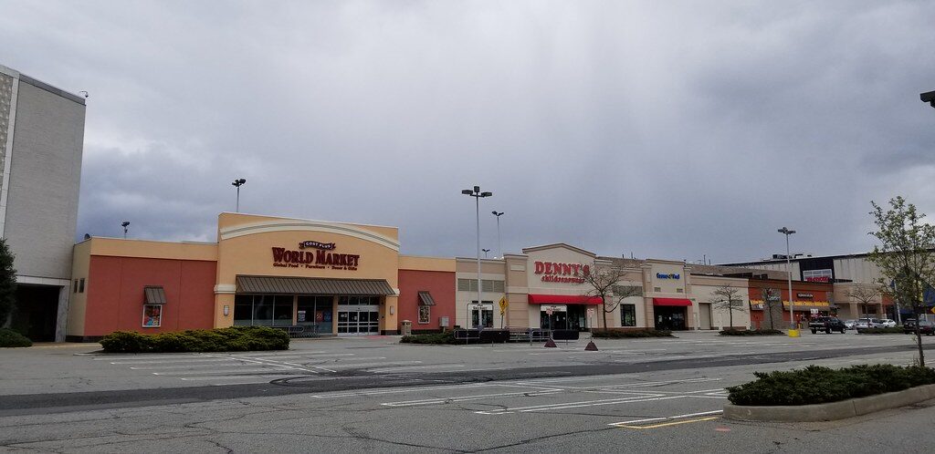 Fashion Center Mall in Paramus, NJ Lost Its Last Department Store in 2021. Big-Box Stores Keep It Open Now. 5 Fashion Center Paramus