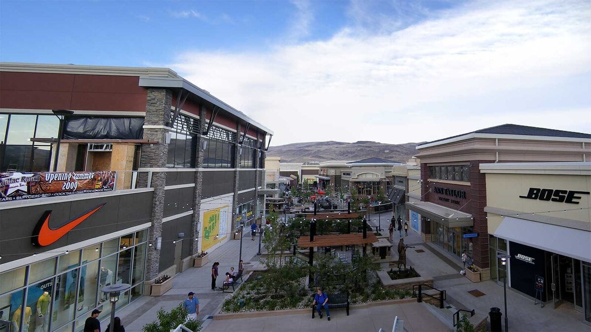 Outlets at Legends
