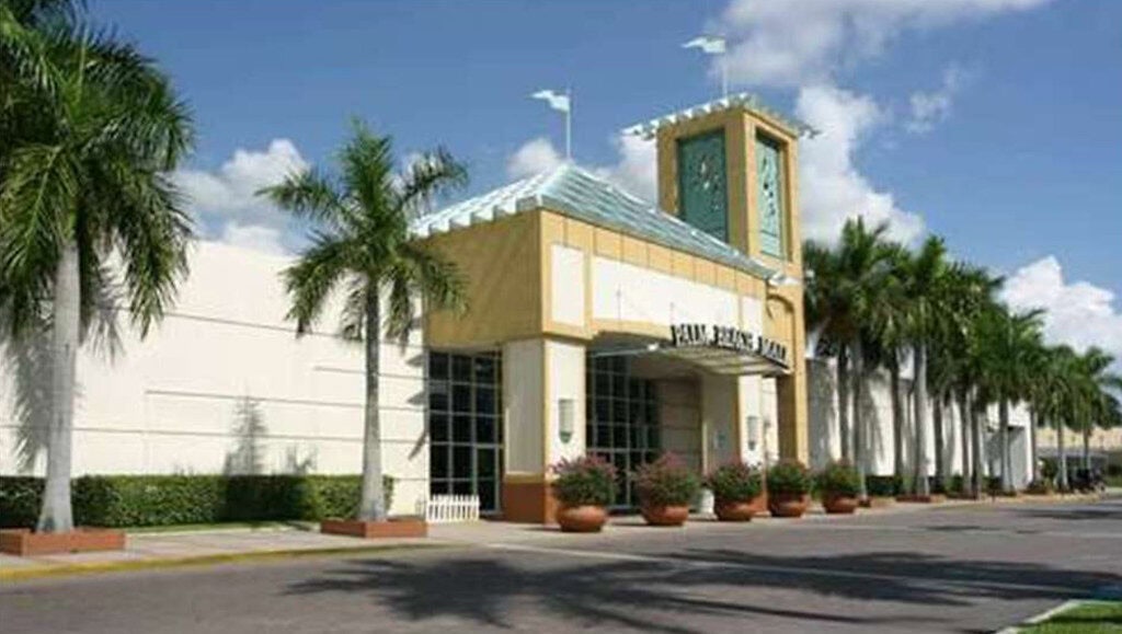 The Wonderfall Left in 2000 and Palm Beach Mall in 2013, but 100 Stores Still Open on the Same West Palm Beach, FL Ground