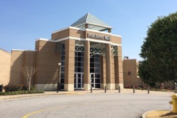Peachtree Mall in Columbus, Georgia Was Built in Three Pieces and Never Once Torn Down 19 Peachtree Mall