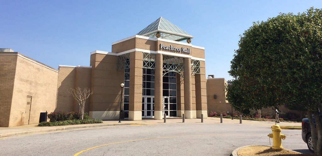 Peachtree Mall in Columbus, Georgia Was Built in Three Pieces and Never Once Torn Down 1 Peachtree Mall
