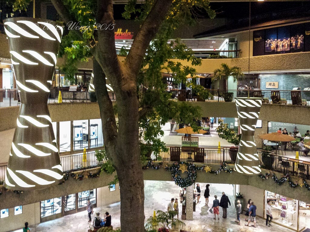 5 things Royal Hawaiian Center in Honolulu, HI lost in 46 years, and one restaurant that never moved out 8 Royal Hawaiian Center
