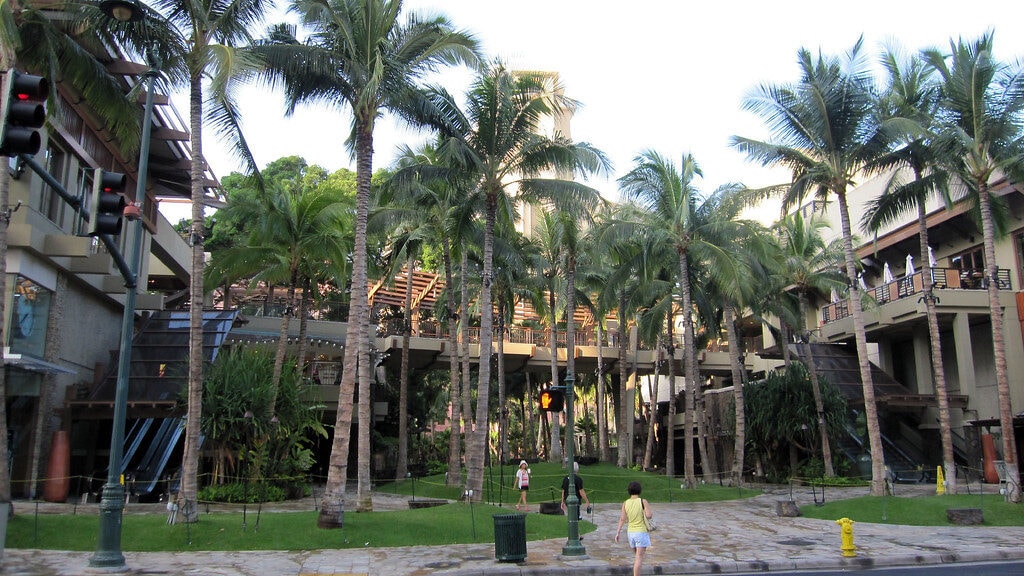 5 things Royal Hawaiian Center in Honolulu, HI lost in 46 years, and one restaurant that never moved out 6 Royal Hawaiian Center