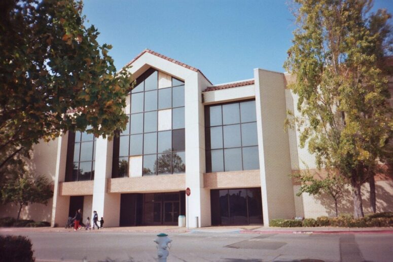 Sunnyvale, CA Bulldozed Much of Its Old Downtown to Build Sunnyvale Town Center Mall. Then It Bulldozed That Too.