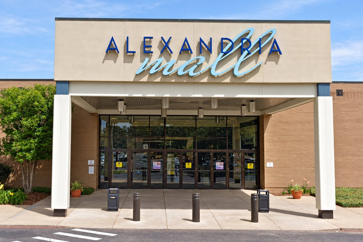 Alexandria Mall in Alexandria, LA lost Sears, Burlington, and Conn's. Is it holding on?