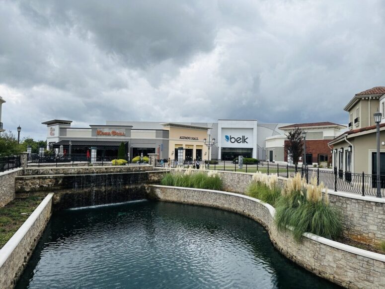 Bridge Street Town Centre mall in Huntsville, AL: shopping street built around a lake, and what comes next