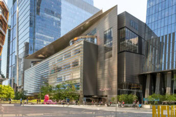 The Shops at Hudson Yards in Manhattan, NY, was stacked 7 levels high to lure you up. Now a bank has the top 7 The Shops & Restaurants at Hudson Yards