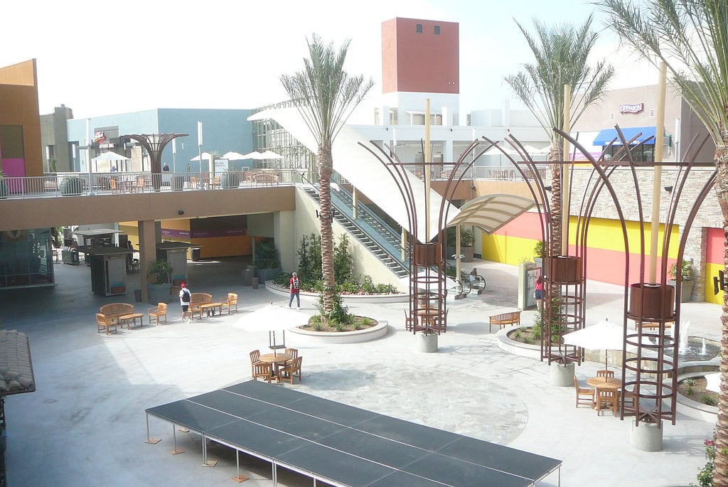 Anaheim GardenWalk: The Mall That Opened at the Worst Time in Anaheim, CA 11 Anaheim GardenWalk