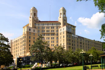 Arlington Hotel
