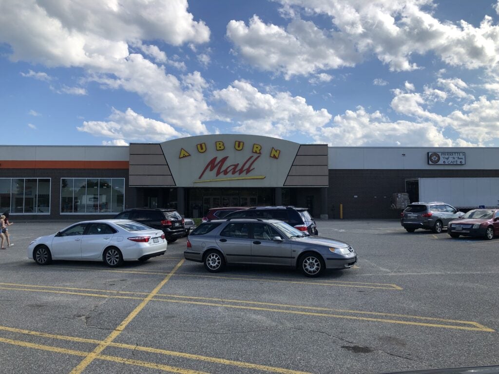 Entrance to the Auburn Mall