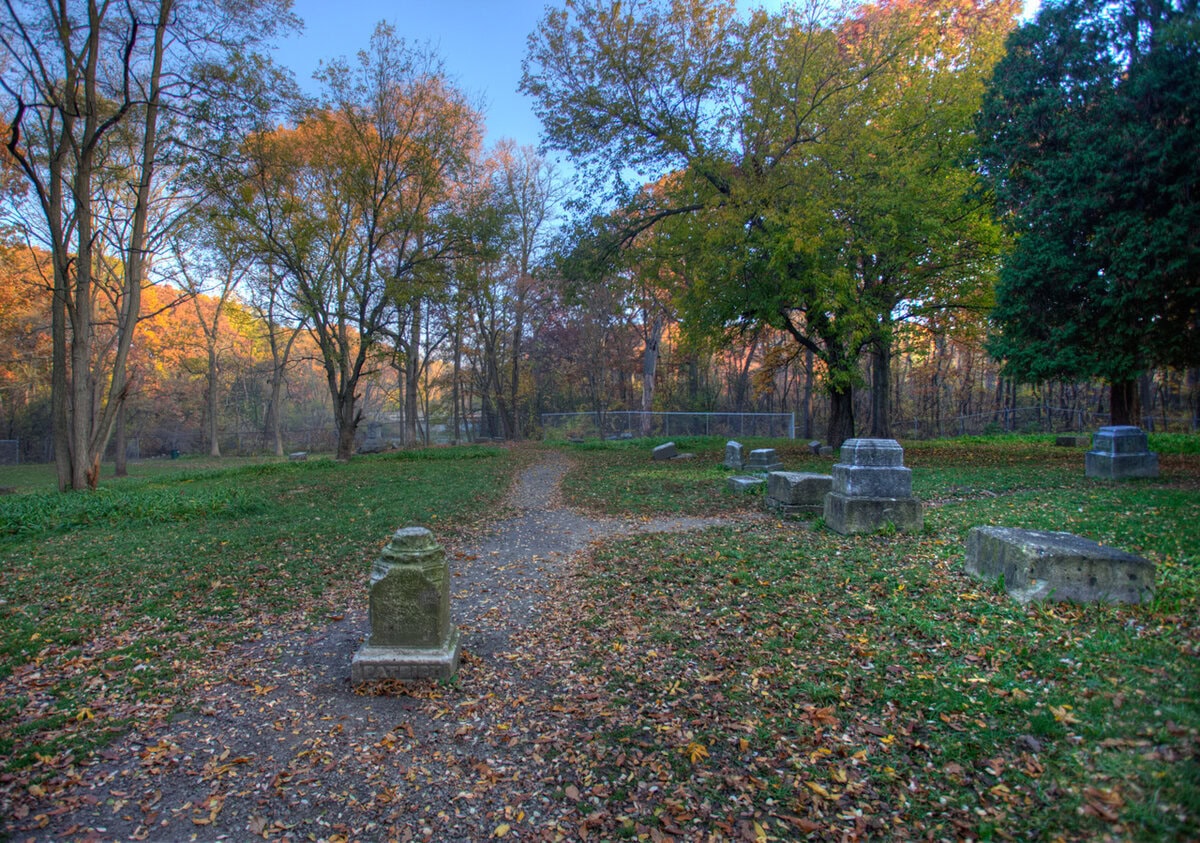 Bachelor’s Grove Cemetery, Midlothian, IL: Paranormal Hotspot or Just Urban Legend?