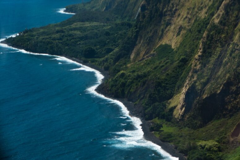 Big Island Helicopter Tours: Soaring Above Hawaii County, HI