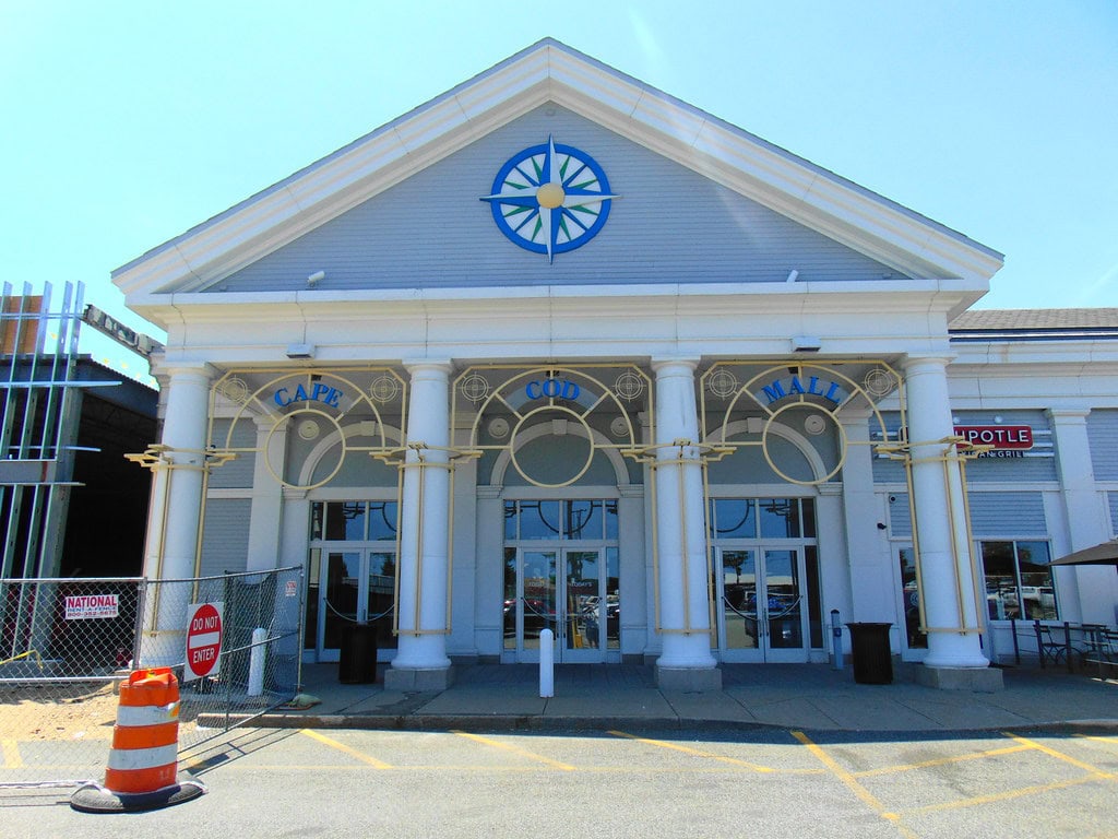 Cape Cod Mall in Hyannis, MA: Is It the Next Retail Ghost Town?