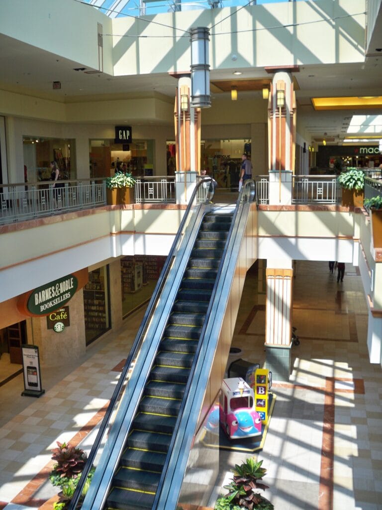 Colonie Center interior