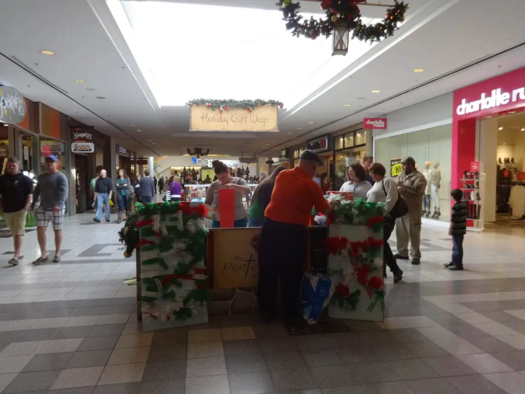 Gift Wrapping station, The Oaks Mall Gainesville