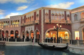 Grand Canal Shoppes Mall, Las Vegas, NV: From Gondolas to Gourmet