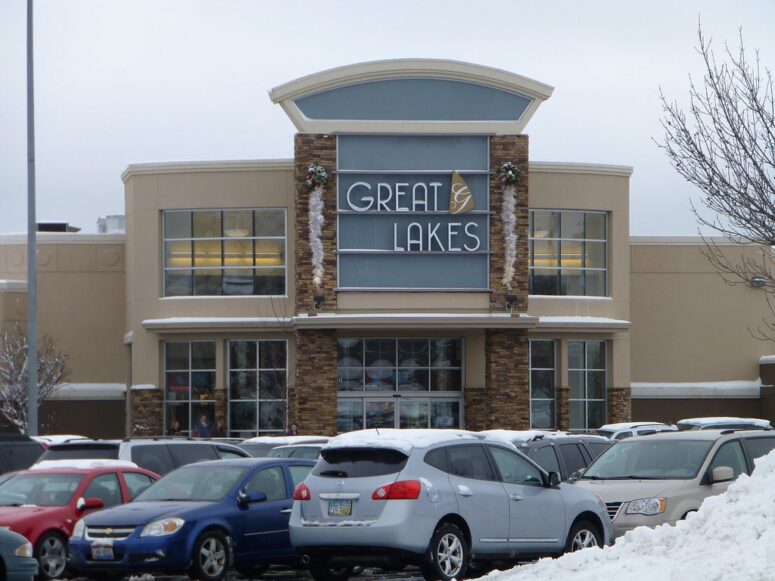 Great Lakes Mall in Mentor, OH: Still Busy or On the Brink?