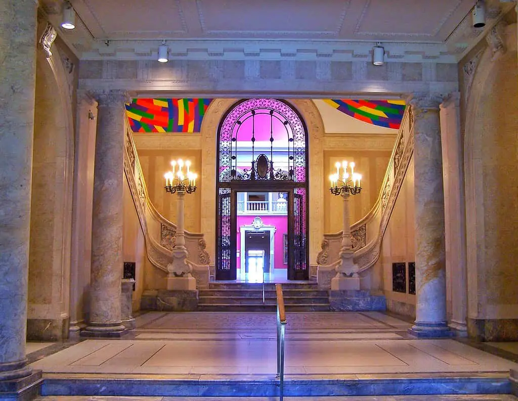 Hartford Connecticut ~ Wadsworth Atheneum Museum of Art ~ Entrance ~ Lobby