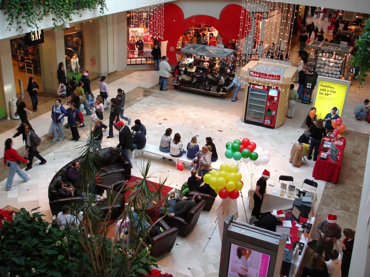 Hawthorn Mall in Vernon Hills, IL, is Nothing Like It Was in the 70s 2 Hawthorn Mall