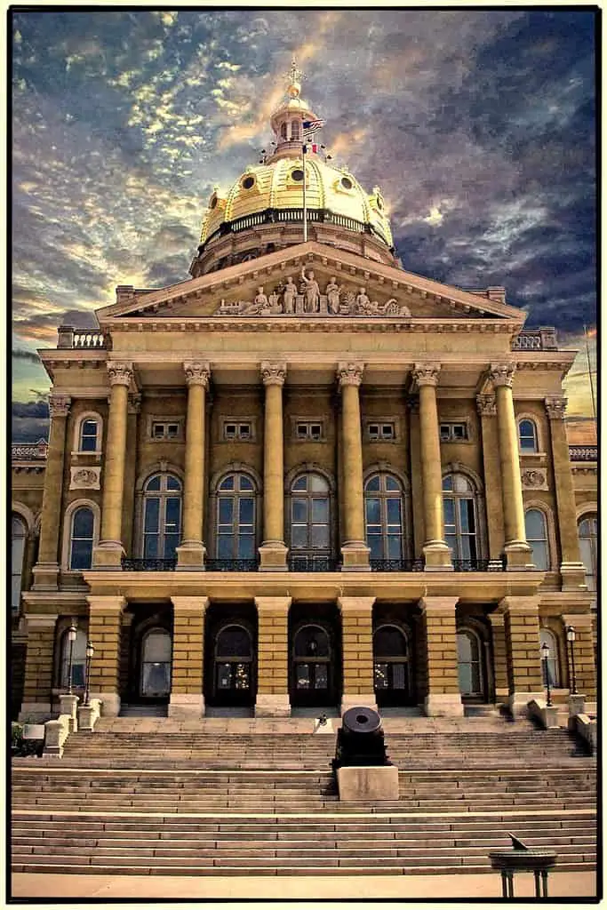 Best tourist attractions in Des Moines Iowa State Capitol Main Entrance
