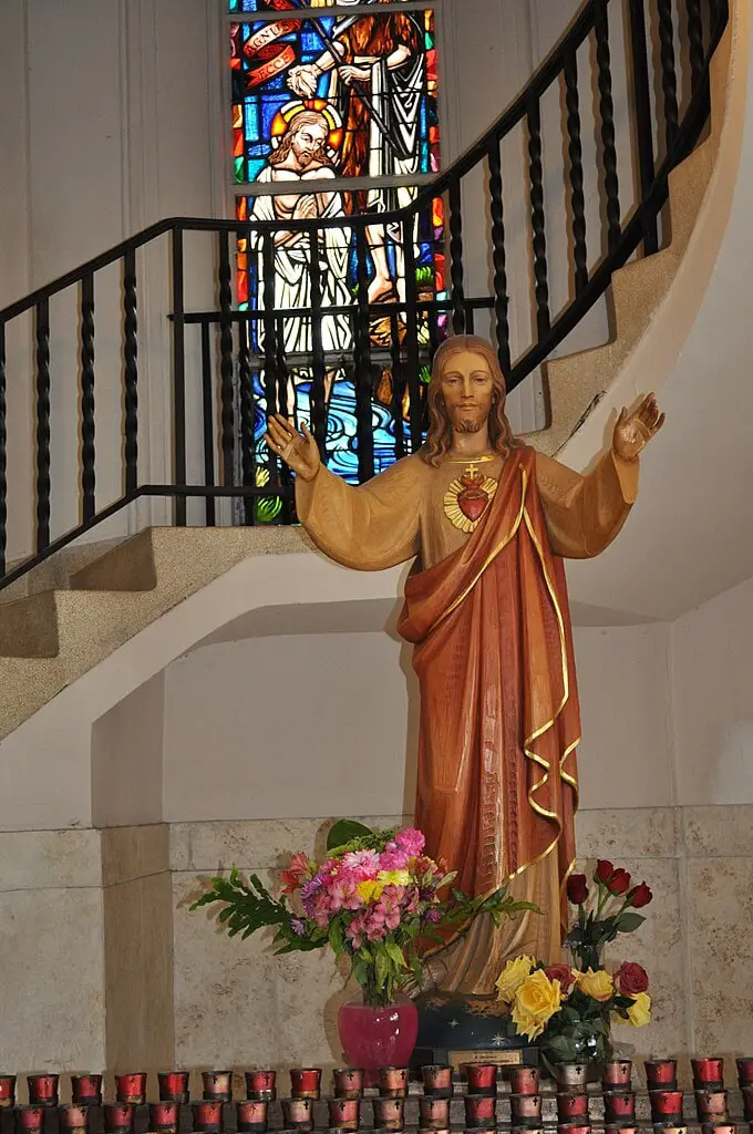 Jesus statue in Church of the Little Flower