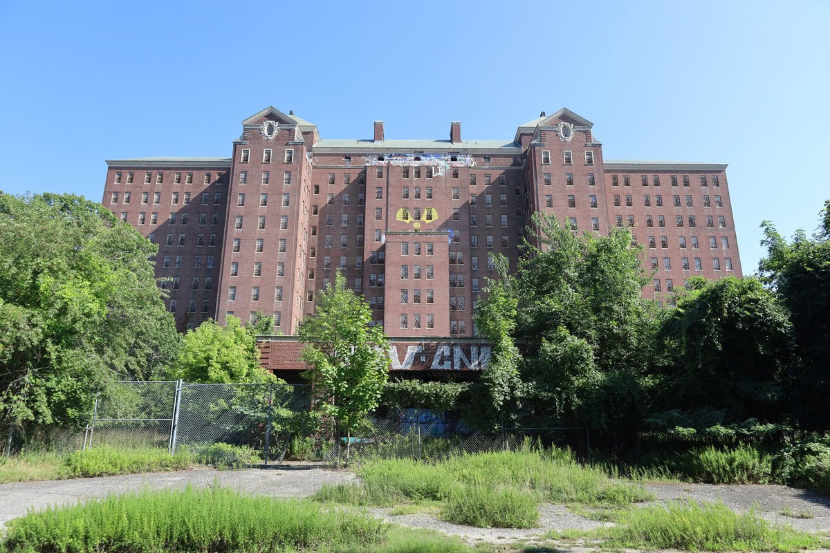 Abandoned Insane Asylum Still Haunts Kings Park, NY: Dark Secrets of Kings Park Psychiatric Center