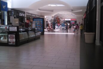 Los Cerritos Center