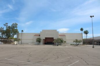 Macy's closed at Fiesta Mall in 2014