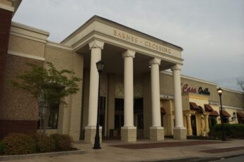 Mall at Barnes Crossing