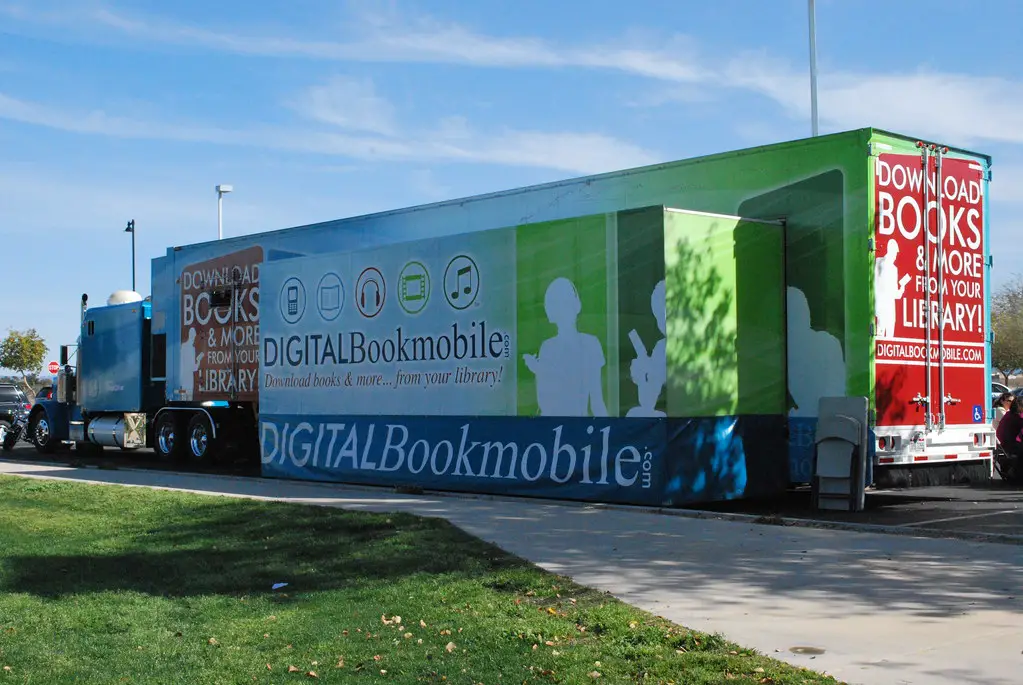 Maricopa County Library District - Digital Bookmobile
