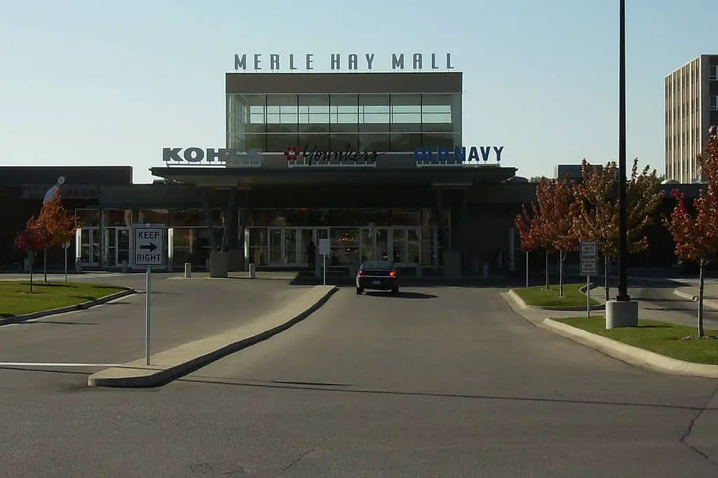 East entrance of Merle Hay Mall 