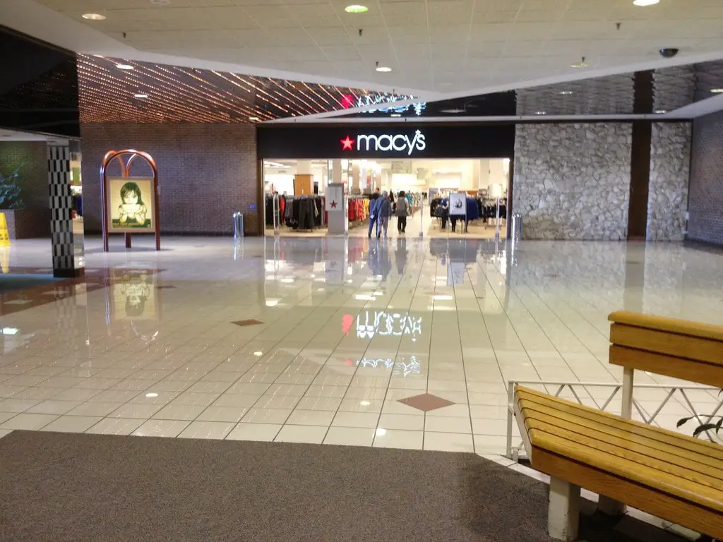 Metcalf South Shopping Center