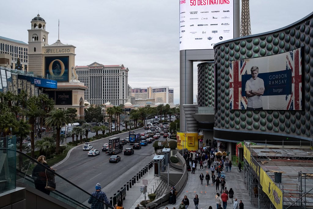 Miracle Mile Shops Mall in Paradise, NV: How 1.2 Miles Keep Earning Millions 9 Miracle Mile Shops