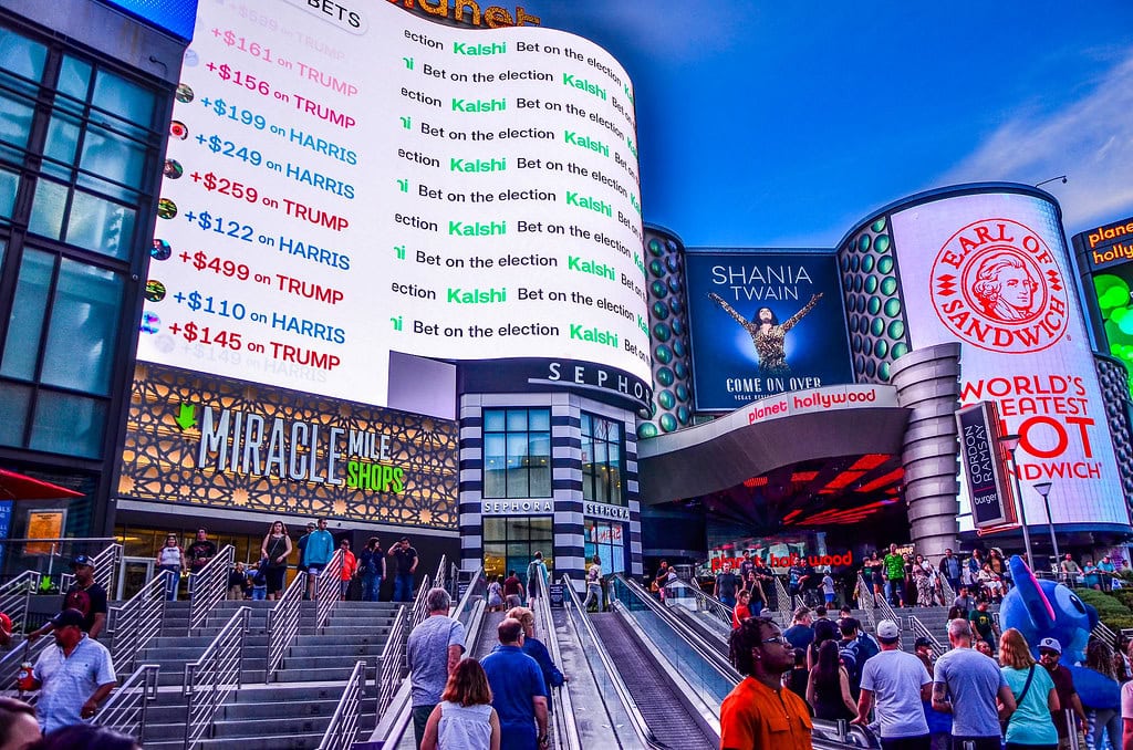 Miracle Mile Shops Mall in Paradise, NV: How 1.2 Miles Keep Earning Millions 10 Miracle Mile Shops